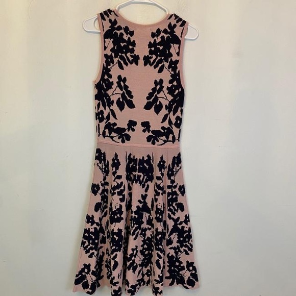 Elisa J Pink Navy and Fit and Flare Cocktail size M in pristine condition - Picture 3 of 8